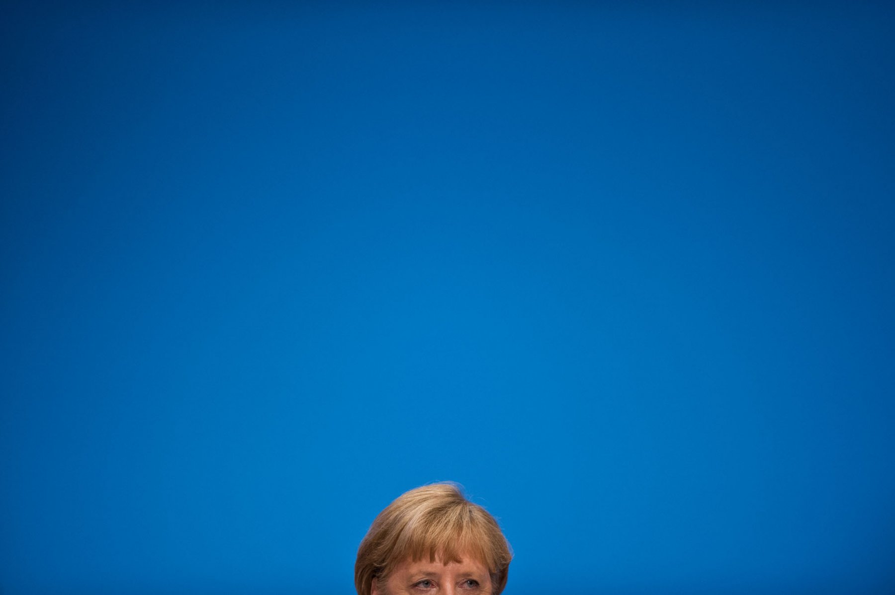 Bundeskanzlerin Angela Merkel auf der CDU-Regionalkonferenz in Fulda. Auf mehreren gleichartigen Konferenzen stellt Merkel sich den Fragen der CDU-Basis. Foto: Boris Roessler/dpa 