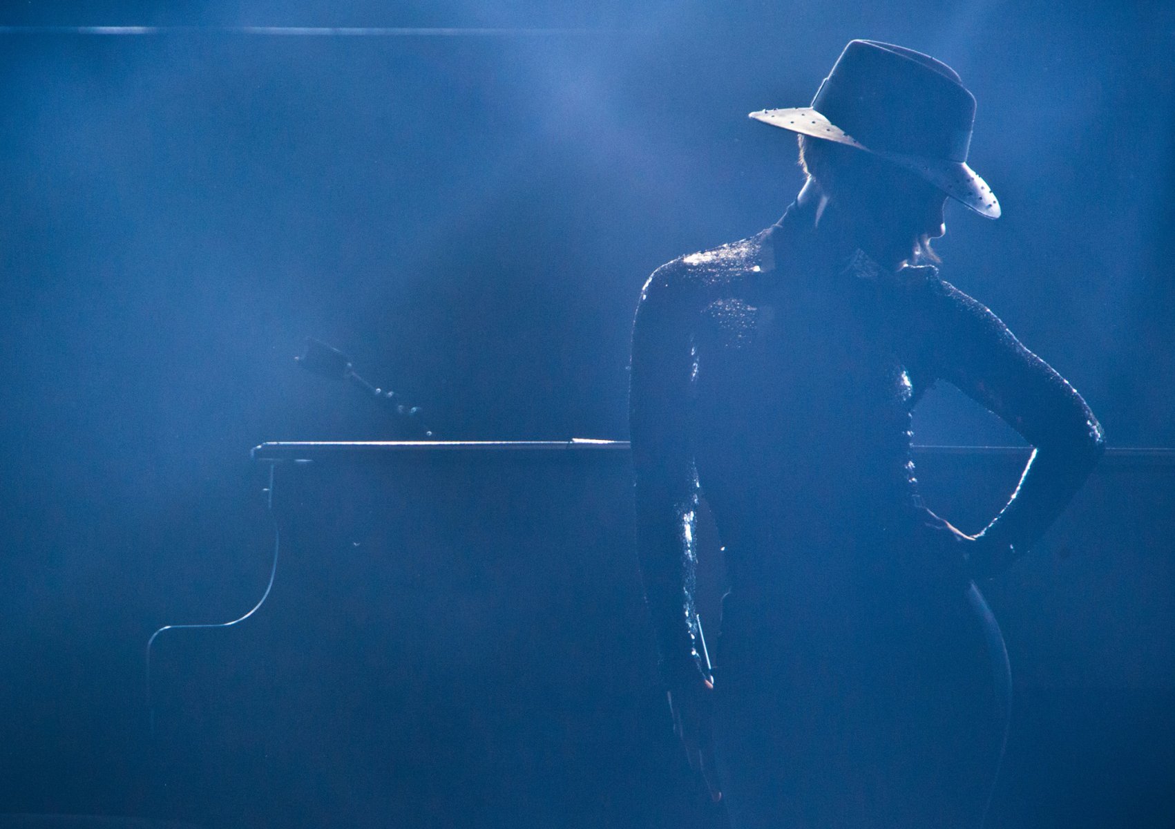 Die us-amerikanische Sängerin Alicia Keys singt zum Auftakt ihrer Tour "Set the world on fire" am 04.06.2013 in der Festhalle in Frankfurt am Main. Foto: Boris Roessler/dpa 