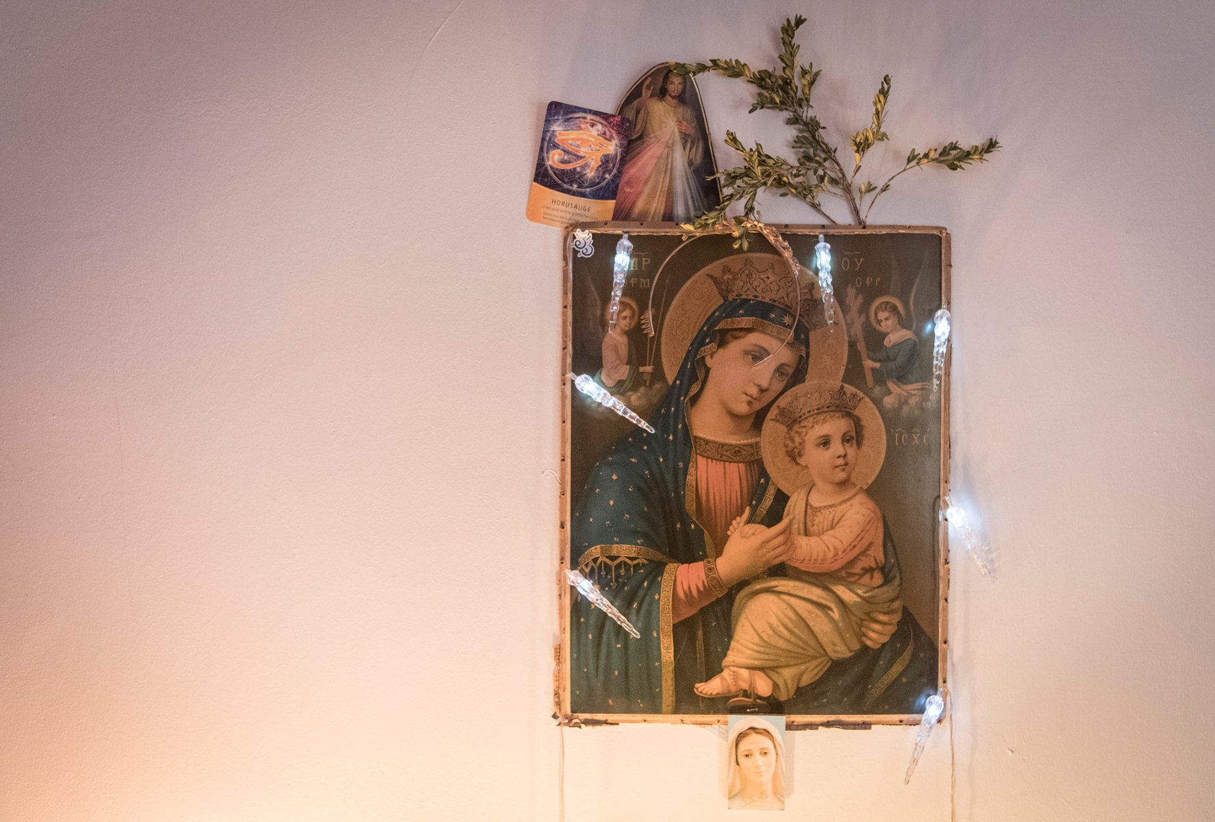 Frankfurt, Bahnhofsviertel, August 2018: Ein Madonnenbild hängt an der Wand des Arbeitszimmers von Domina "Vanessa" in einem Bordell im Bahhofsviertel. Foto: Boris Roessler/dpa